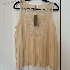 NWT Francesca’s sheer cream tank top
